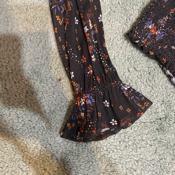 Urban Outfitters Smocked Crop Top - Picture 4 of 6